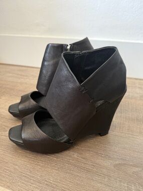 Farylrobin Size 8 Madison Black Leather Wedge Open Toe Sandals